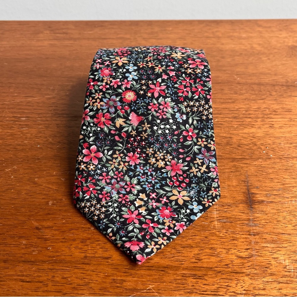 Vintage Boston Trader Floral Patterned Tie - Black and Multicolor Cotton